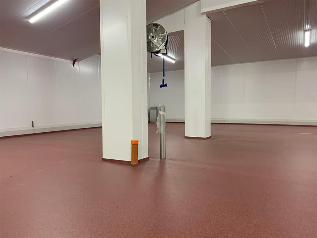 3.600 m2 acrylaatvloer brengt oude fabriekshal weer bij de tijd 2