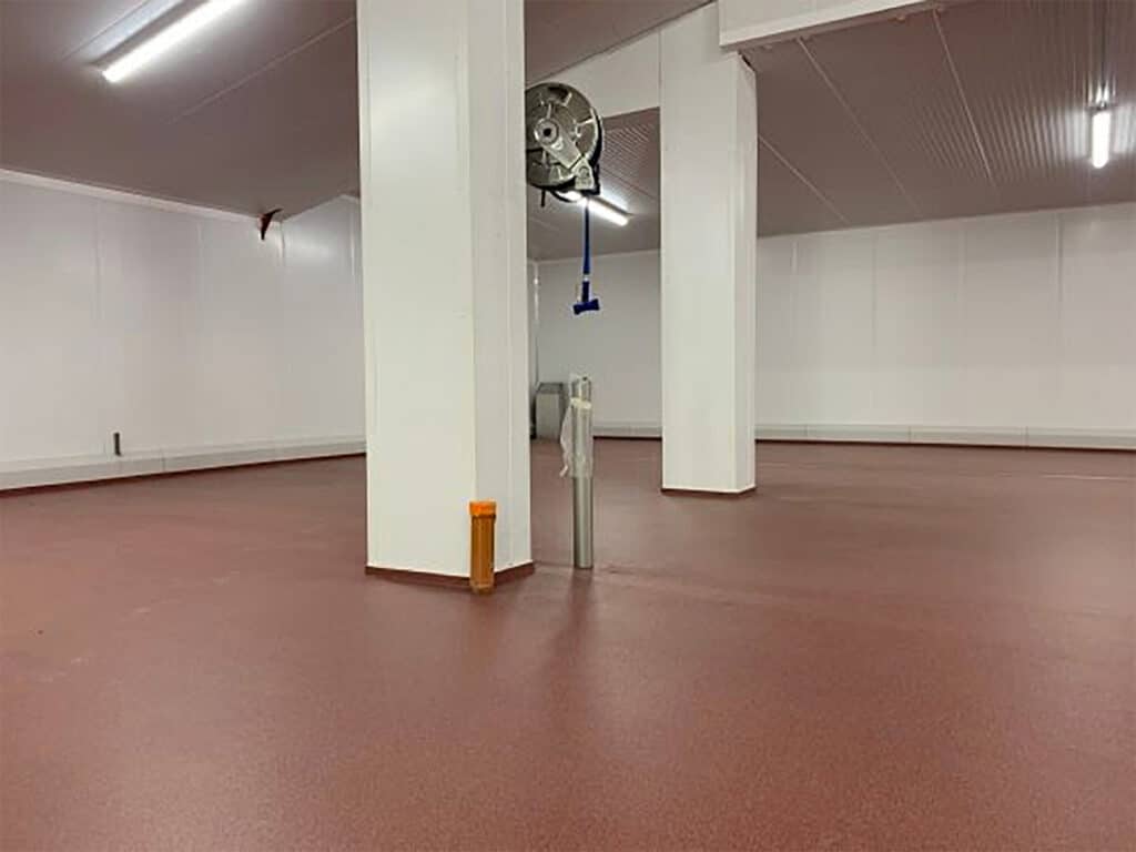 3.600 m² acrylaatvloer brengt oude fabriekshal weer bij de tijd 1