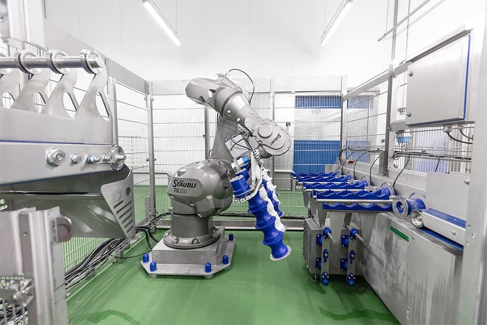 Zesassige robot automatiseert worstenproductie 2