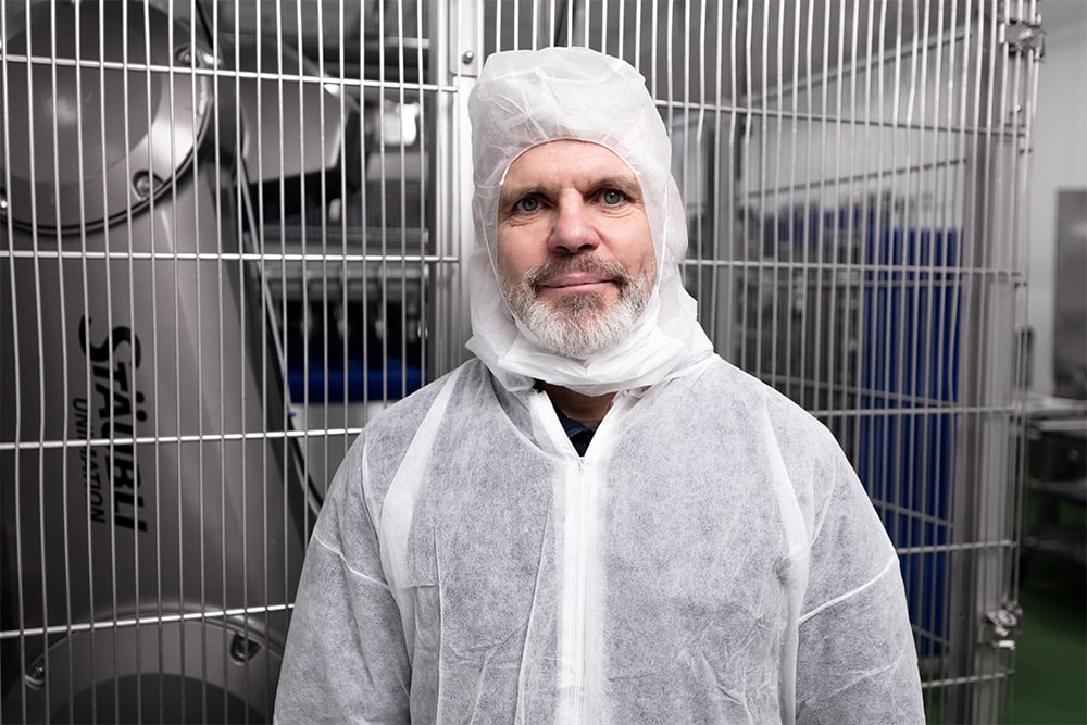 Zesassige robot automatiseert worstenproductie 3